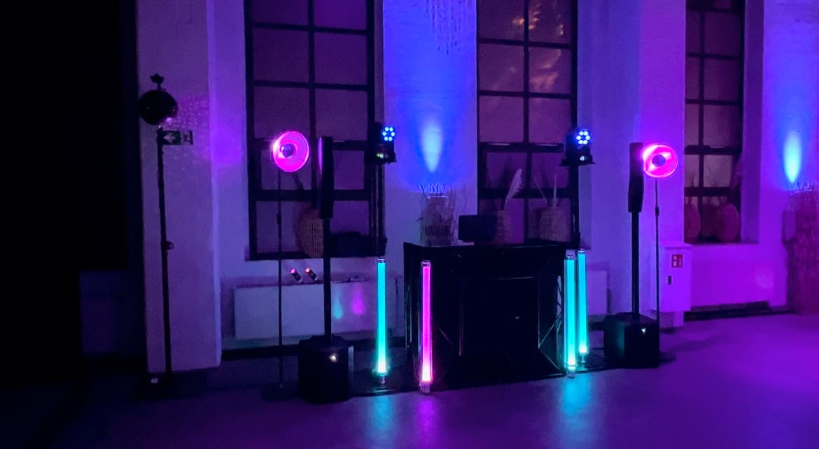 DJ TOBYN am DJ-Pult